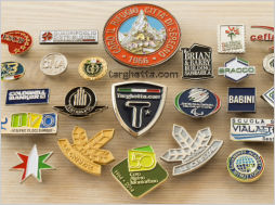 pins personalizzate assortite